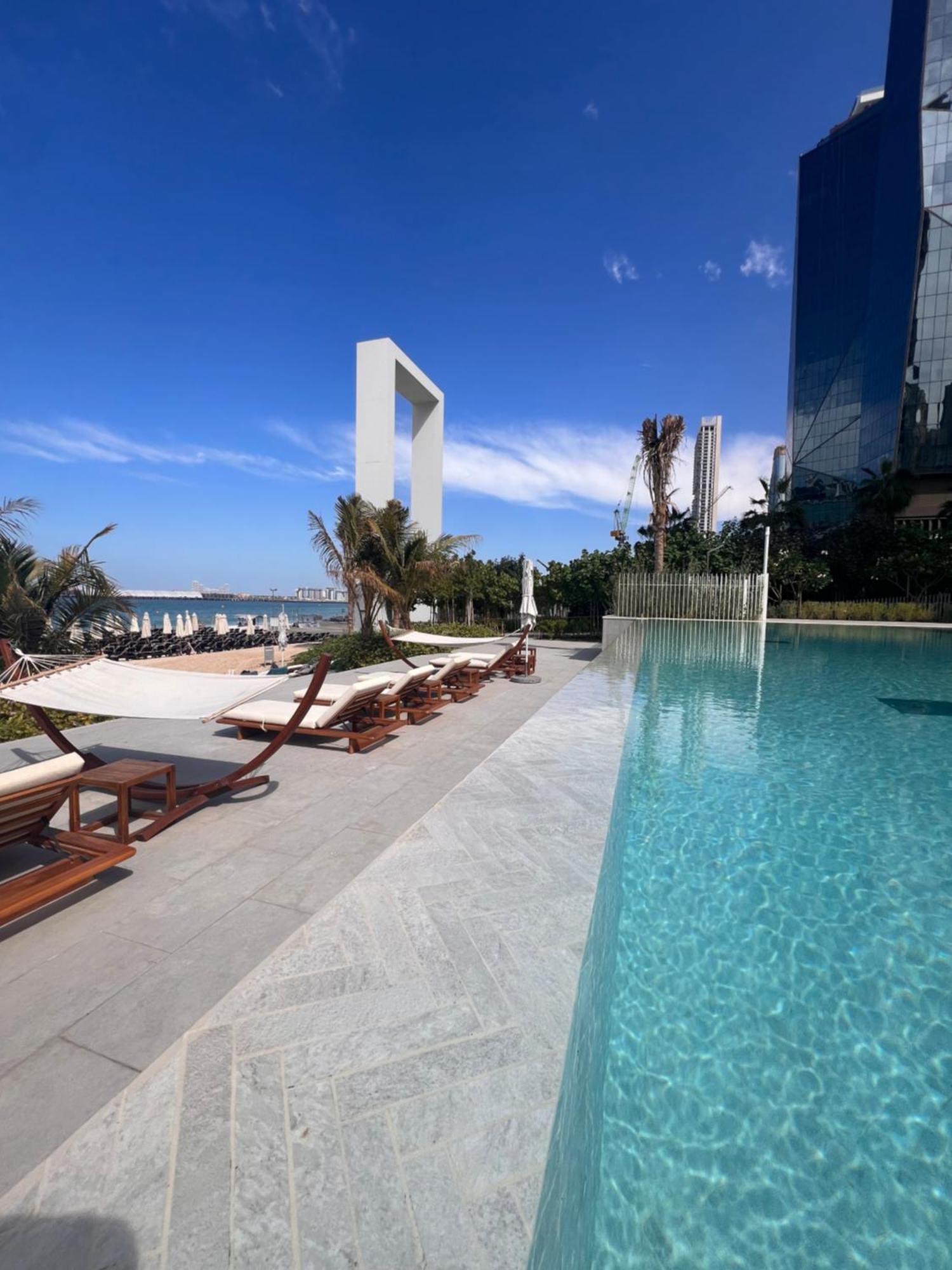 Luxury Beachfront Escape In La Vie Jbr Appartement *